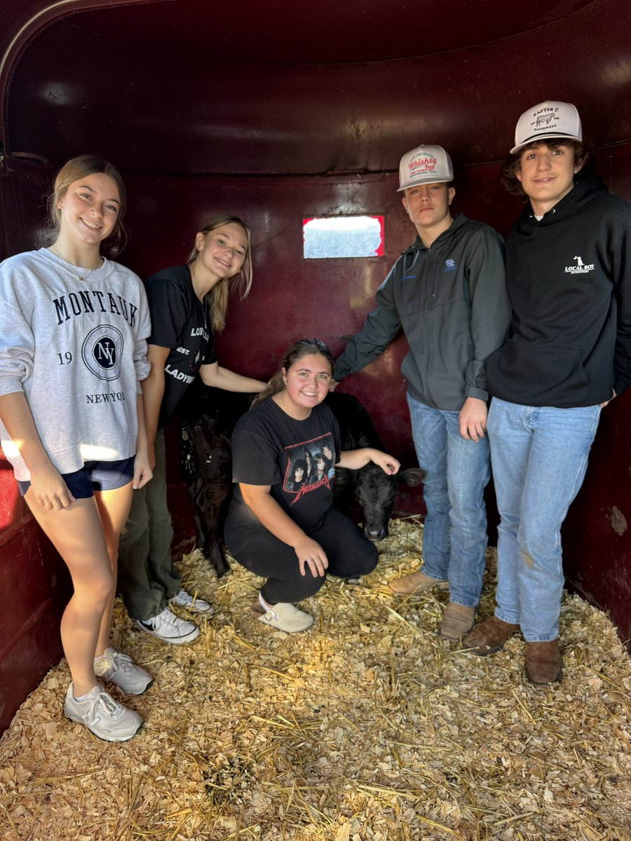 agteacher18's tweet photo. That’s a wrap on Week 9

We had the kind of week that I needed in the Ag Department. Happy Fall break!! https://t.co/2vrblip8GA