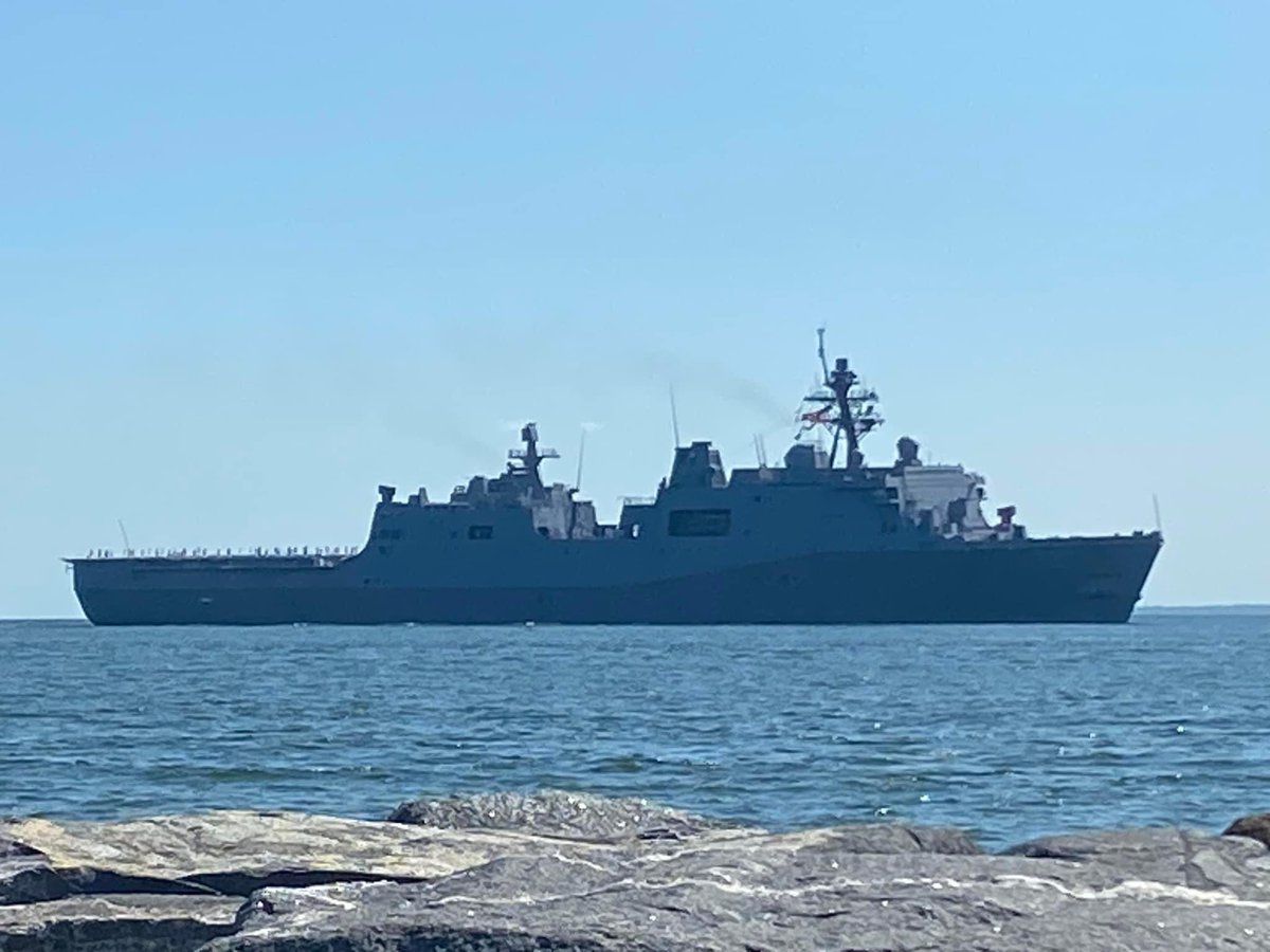 WarshipCam's tweet photo. USS Richard M. McCool, Jr. (LPD 29) San Antonio-class Flight I amphibious transport dock coming into Norfolk, Virginia - October 4, 2024 #ussricharmmccooljr #lpd29
SRC: FB- Mid-Atlantic Ship Spotters / Darrell Milner 📸 https://t.co/M8DCk4PzYr