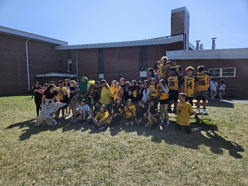 HarvardJrHigh's tweet photo. Hornet PRIDE! 🐝 #harvardrising #jrhornetsrising #cusd50 @cusd50 @HarvardD50 #HJH https://t.co/GoxNQ1yFyj