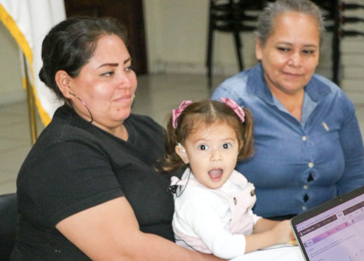 El rostro de Martita, expresa su gran asombro al percibir sonidos por primera vez. Esto gracias a la colocación de su nuevo implante coclear🦻