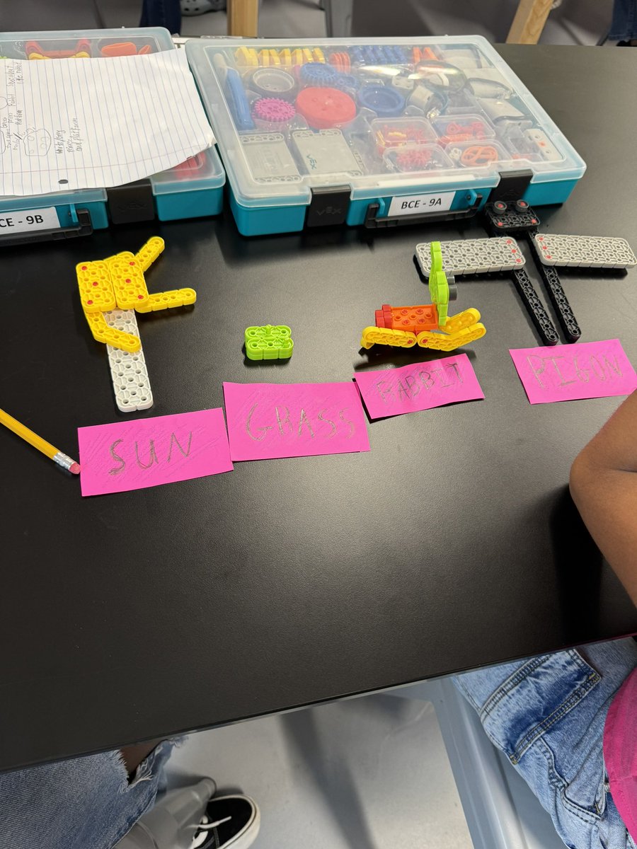AshleyG_BCE's tweet image. STEM with 4th grade this week. Students making a food chain (producer, primary consumer, secondary consumer, and decomposer) with Vex Go kits. #vexgo #STEMEducation