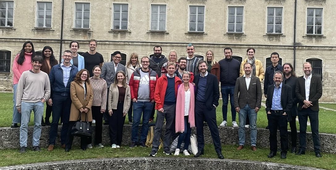 SMARTdrugs (@smartdrugs_) on Twitter photo The SMARTdrugs team is ready to work! Stay tuned for updates š ā¦<a href="/TimWitney/">Tim Witney</a>ā© ā¦<a href="/HollandLab_/">HollandLab</a>ā© ā¦<a href="/CICbiomaGUNE/">CIC biomaGUNE</a>ā© with and Alex Pootās lab š§Ŗ ā¦@MedBioinorgChemā© The SMARTdrugs team is ready to work! Stay tuned for updates š ā¦<a href="/TimWitney/">Tim Witney</a>ā© ā¦<a href="/HollandLab_/">HollandLab</a>ā© ā¦<a href="/CICbiomaGUNE/">CIC biomaGUNE</a>ā© with and Alex Pootās lab š§Ŗ ā¦@MedBioinorgChemā©