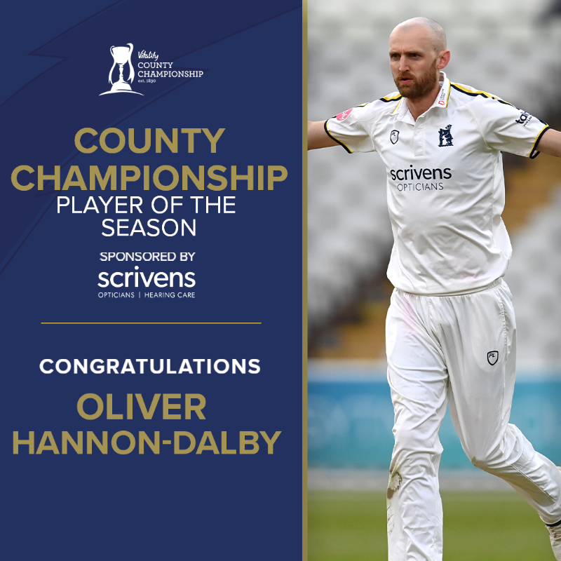 WarwickshireCCC's tweet image. 𝘾𝙤𝙪𝙣𝙩𝙮 𝘾𝙝𝙖𝙢𝙥𝙞𝙤𝙣𝙨𝙝𝙞𝙥 𝙋𝙡𝙖𝙮𝙚𝙧 𝙤𝙛 𝙩𝙝𝙚 𝙎𝙚𝙖𝙨𝙤𝙣 🏆

5⃣0⃣ wickets for a third year in a row. 

There’s no stopping @OHD_20.

Sponsored by Scrivens Opticians and Hearing Care.

🐻#YouBears