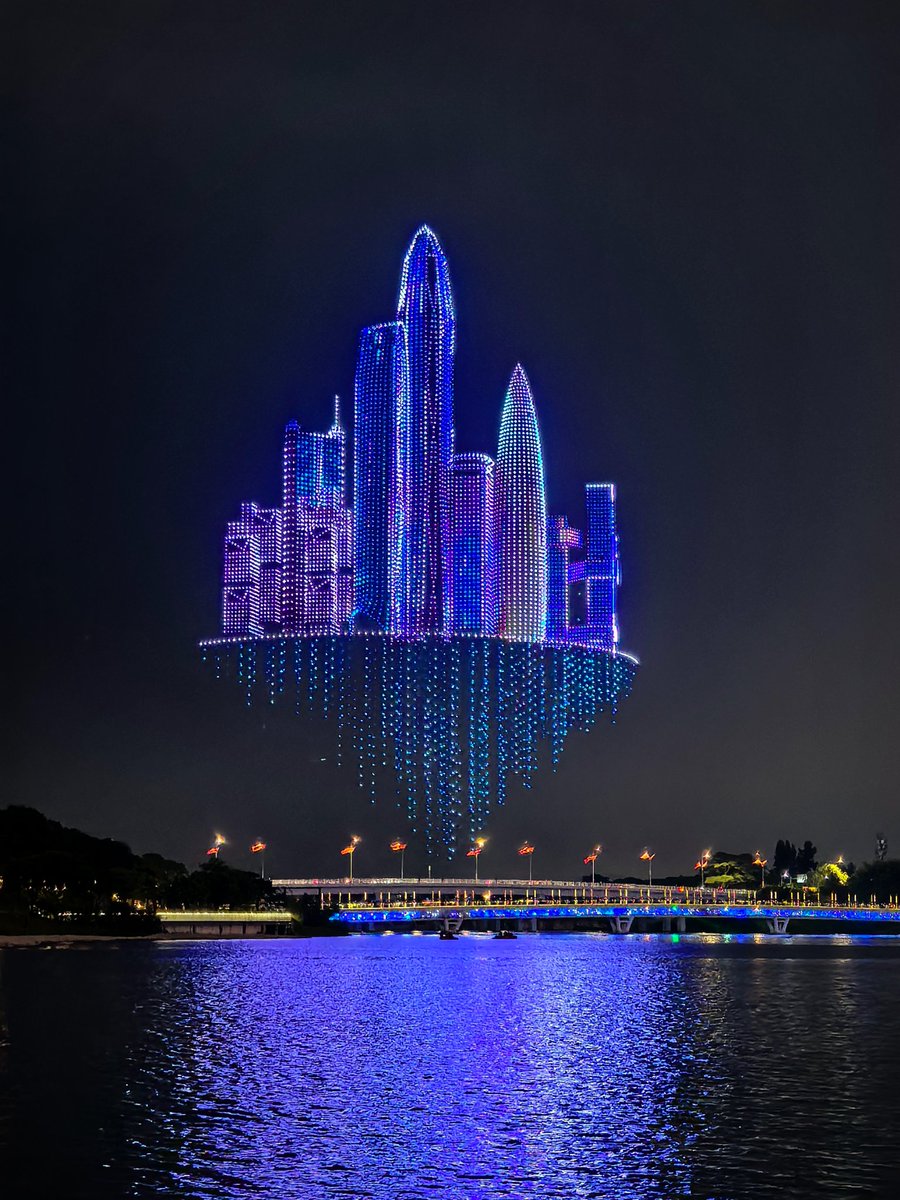 Another impressive drone show in Shenzhen city.

#shenzhen #drone #droneshow #nightshow #tech #DJI
