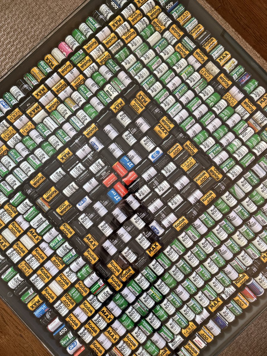 BryceEllPhoto's tweet image. Absolutely in awe of this table in my Airbnb