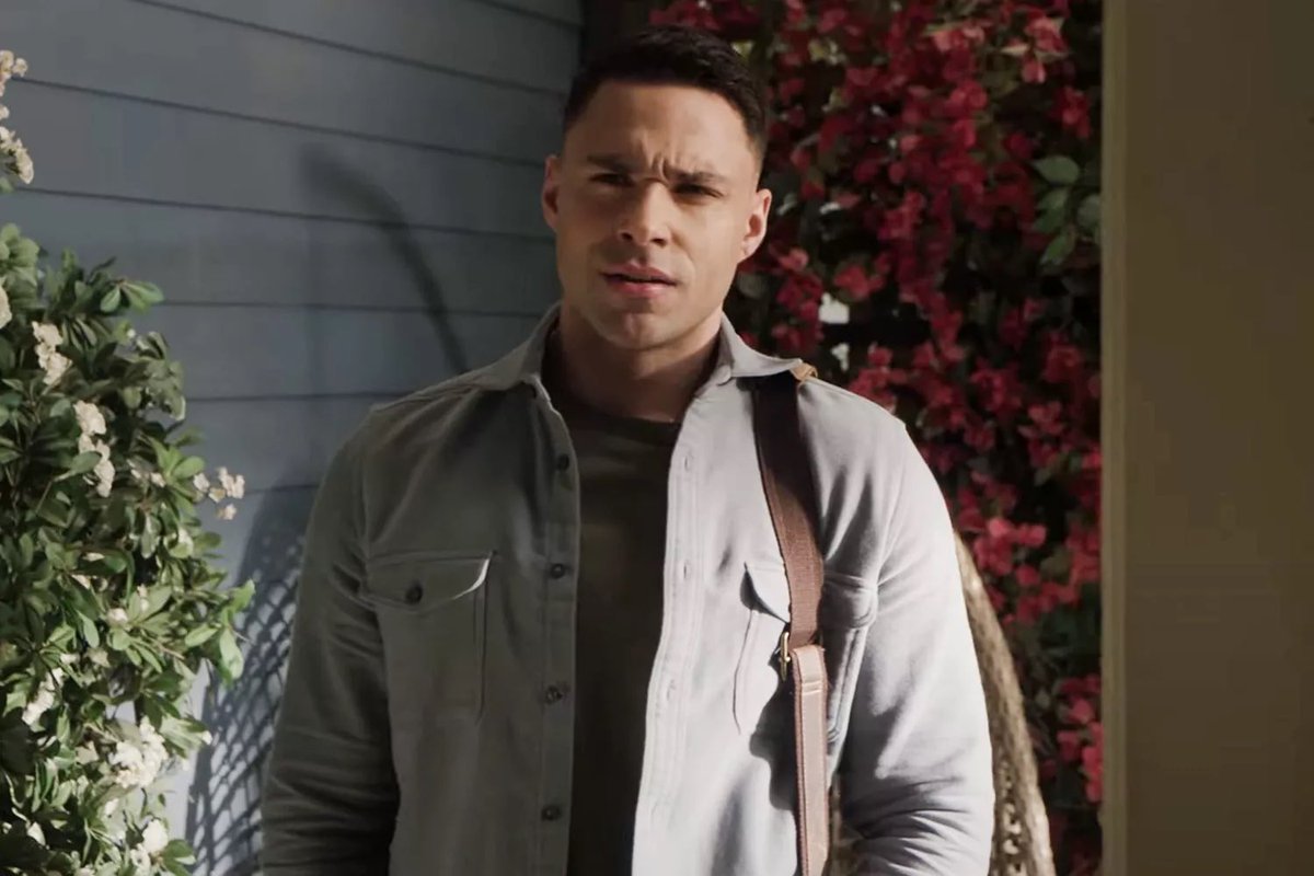 Lyia23's tweet photo. WAIT A FUCKING MINUTE!!! Carlos is wearing the same shirt on the inside! The infamous "Every second I get with you is a gift, and I'm done wasting it" could be happening in 5x03 and right after TK was unstable in danger??!! HOLLYYY!! #Tarlos #911LoneStar https://t.co/Aj5z8GKfe1