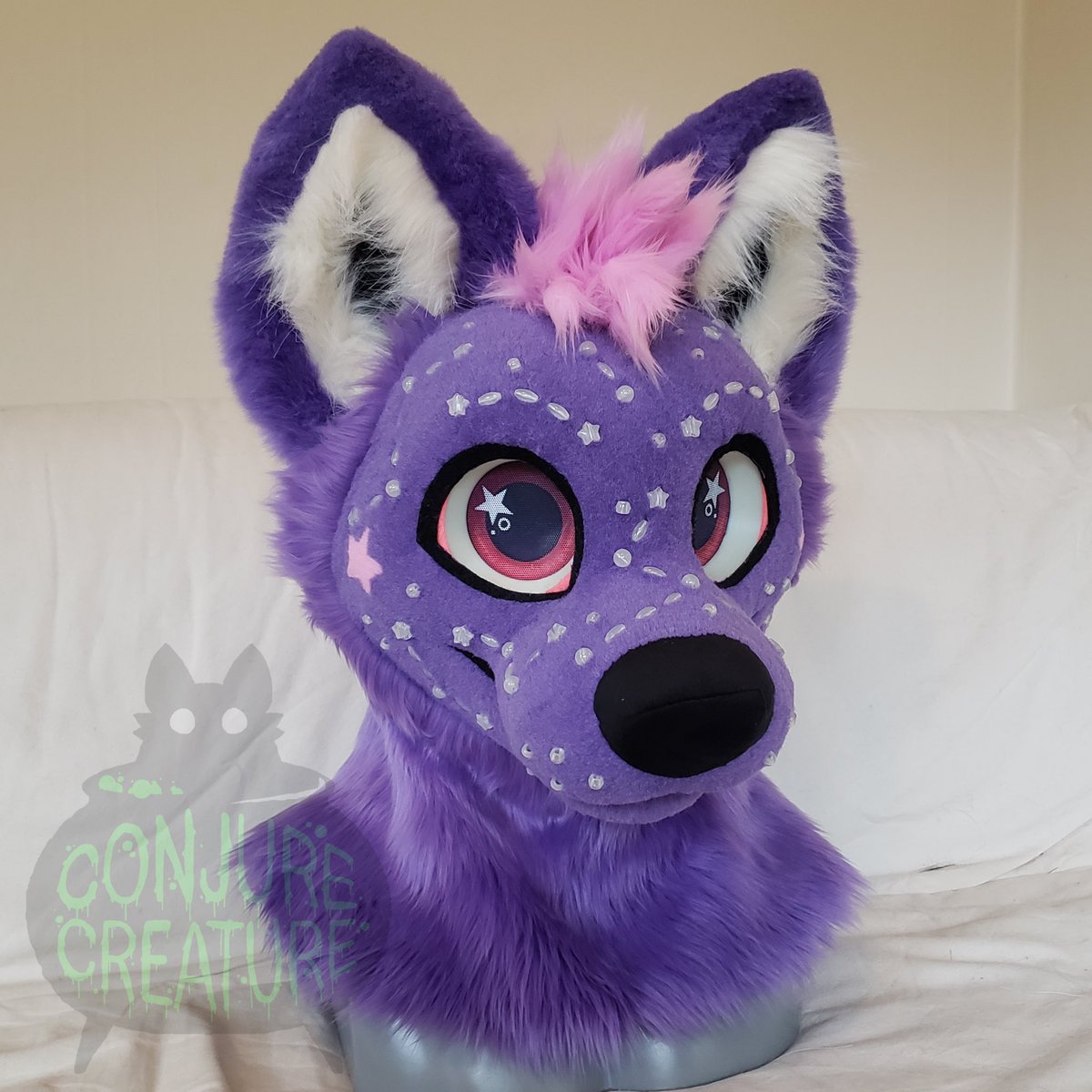 ConjureCreature's tweet image. Cosmo the space husky features over 100+ hand sewn, glow in the dark stars and constellations ⭐️ an entire night sky, all in one dog, for @CosmosProto11 ❤️