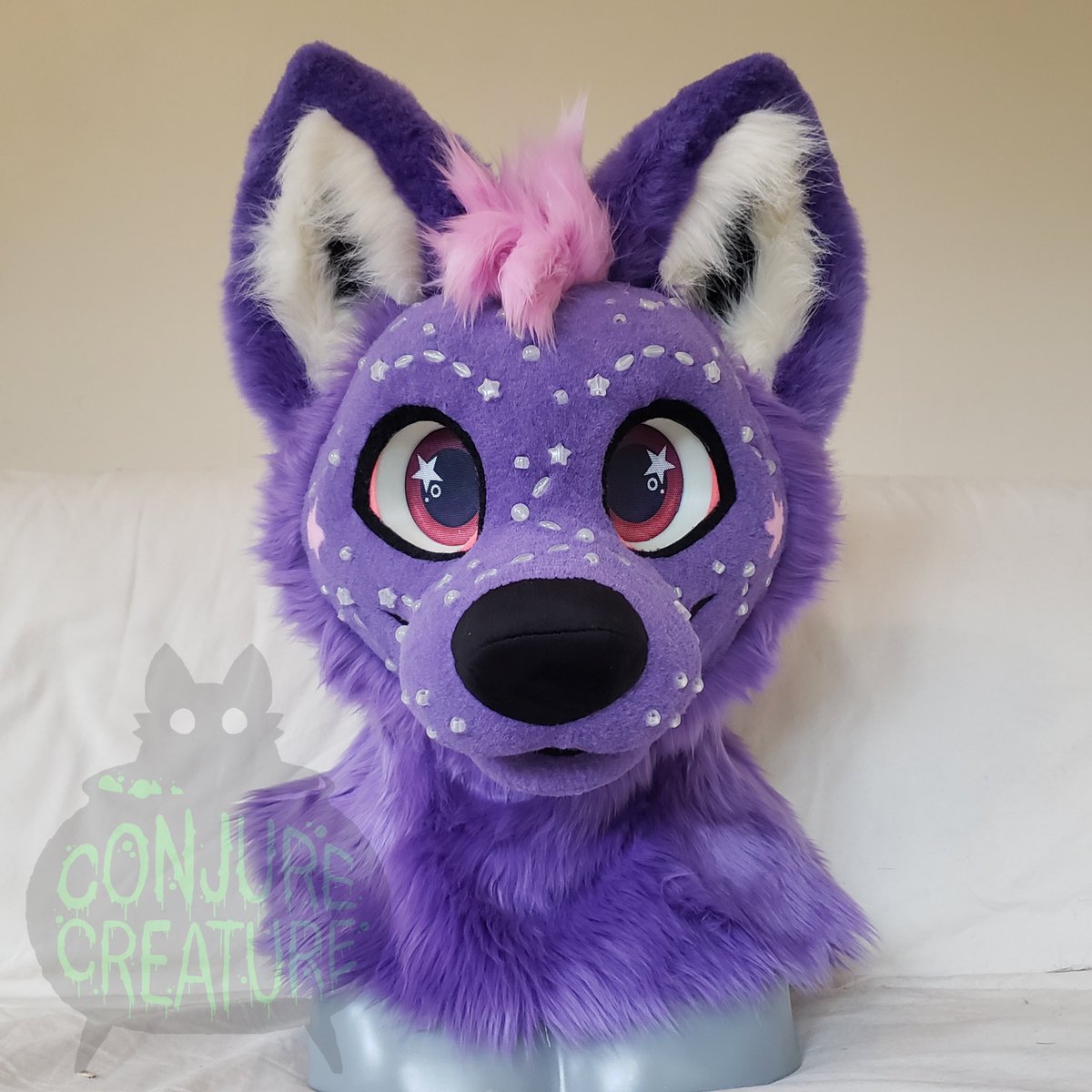 ConjureCreature's tweet image. Cosmo the space husky features over 100+ hand sewn, glow in the dark stars and constellations ⭐️ an entire night sky, all in one dog, for @CosmosProto11 ❤️