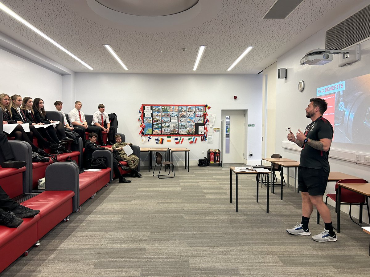NULS_Sport's tweet photo. As part of our Elite Athlete Programme,our  students experienced their first workshop with S&amp;C coach, Mr Hallam. The focus was on the benefits of strength &amp; conditioning &amp; nutrition as part of their training. A fantastic interactive &amp; informative presentation @NULSchoolUK https://t.co/g77t1kzPmh