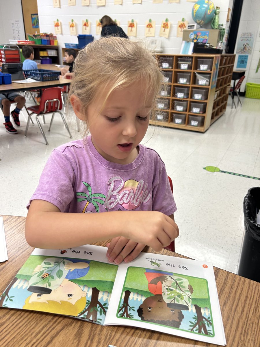 Reading with bone pointers is  so much fun in October !🎃