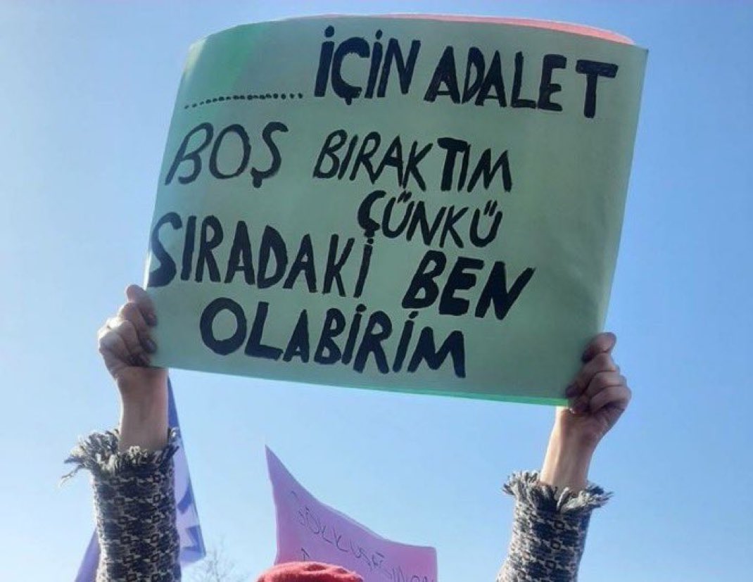 midgomel3l3dagI's tweet photo. Her gün acaba bu gün tanımadığımız biri tarafından başımiza bir şey gelir mi diye mi yaşayacağız. Bunun çözümünü bulun artık. Muhtemelen katil gebermeseydi o diğerleri gibi şerbet bırakırdi. 

#hassasiçerik https://t.co/gHZIkvxway