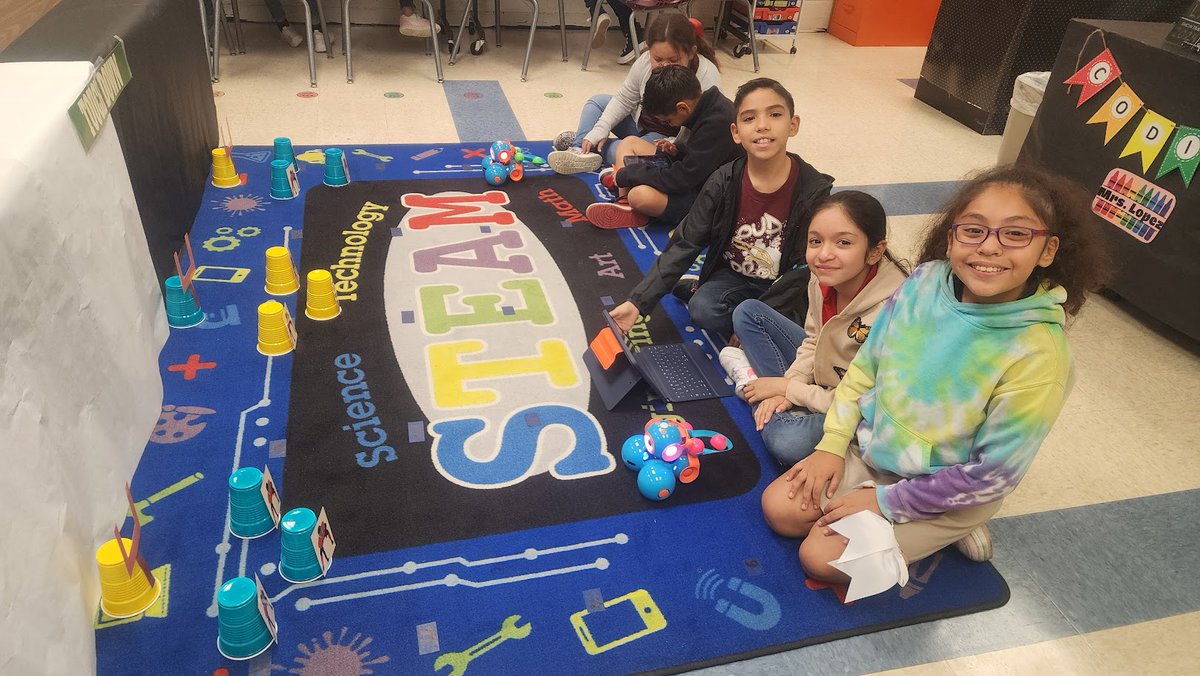 LYEcoding's tweet image. Today is game day… @Las_Yescas we cheer for Los Fresnos Football team. Go FALCONS!!!!