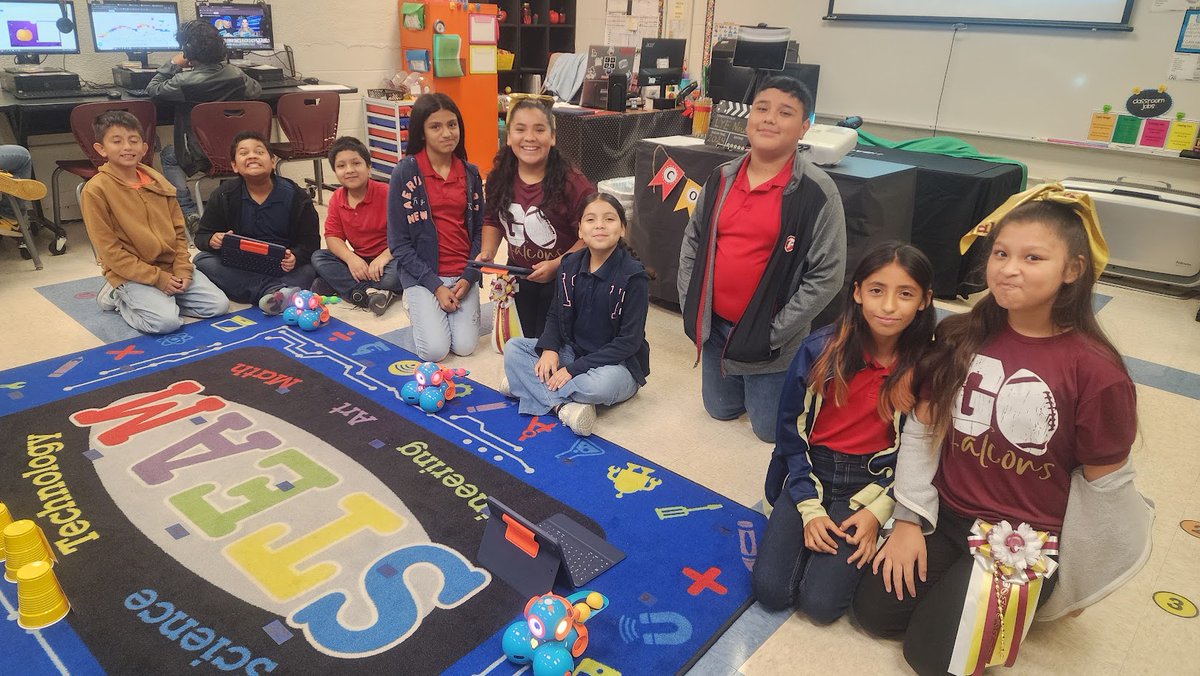 LYEcoding's tweet image. Today is game day… @Las_Yescas we cheer for Los Fresnos Football team. Go FALCONS!!!!