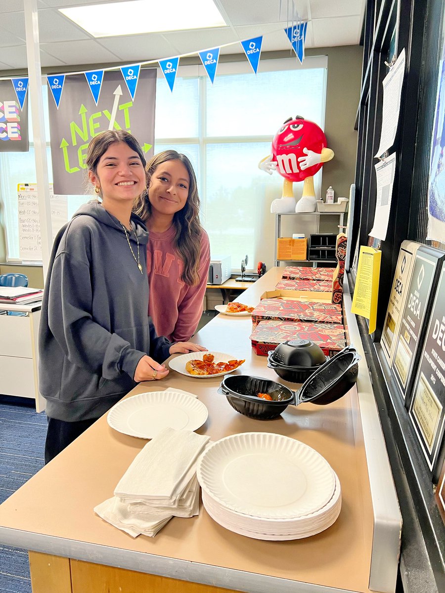 FrankfortDECA's tweet image. DECA Cookies 💙🍪 #DECASBEWEEK