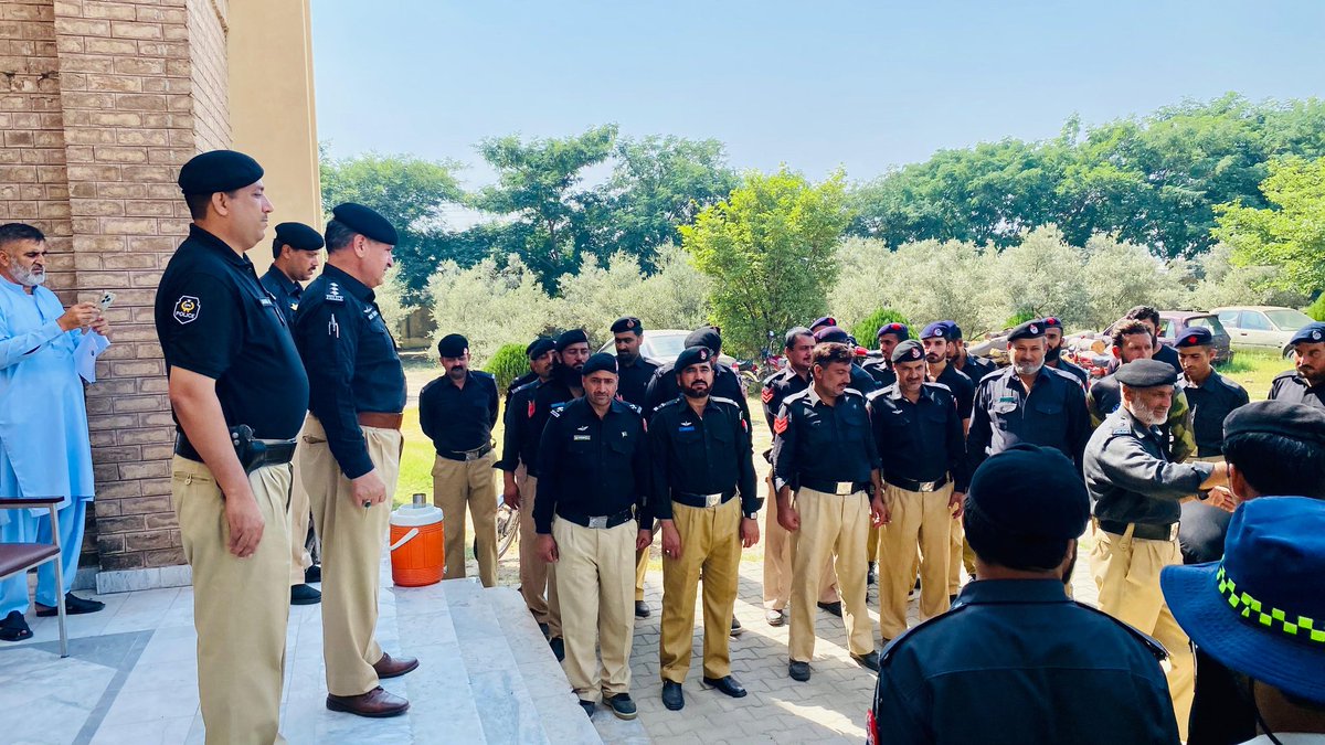 صوابی۔سینٹرل پولیس آفس کی جانب سے جاری کردہ نوٹیفکیشن میں تمام رینک کے افسران و اہلکارز کو ٹک ٹاک،فیس بک، انسٹاگرام،واٹس ایپ,یوٹیوب سمیت تمام سوشل میڈیا پلیٹ فارمز کےاستعمال سےروک دیاگیاہے
زیر صدارت ڈی ایس پی ہیڈکوارٹر نورالامین خان کااہلکاروں کے لیےہفتہ وار کونسلنگ سیشن کا انعقا