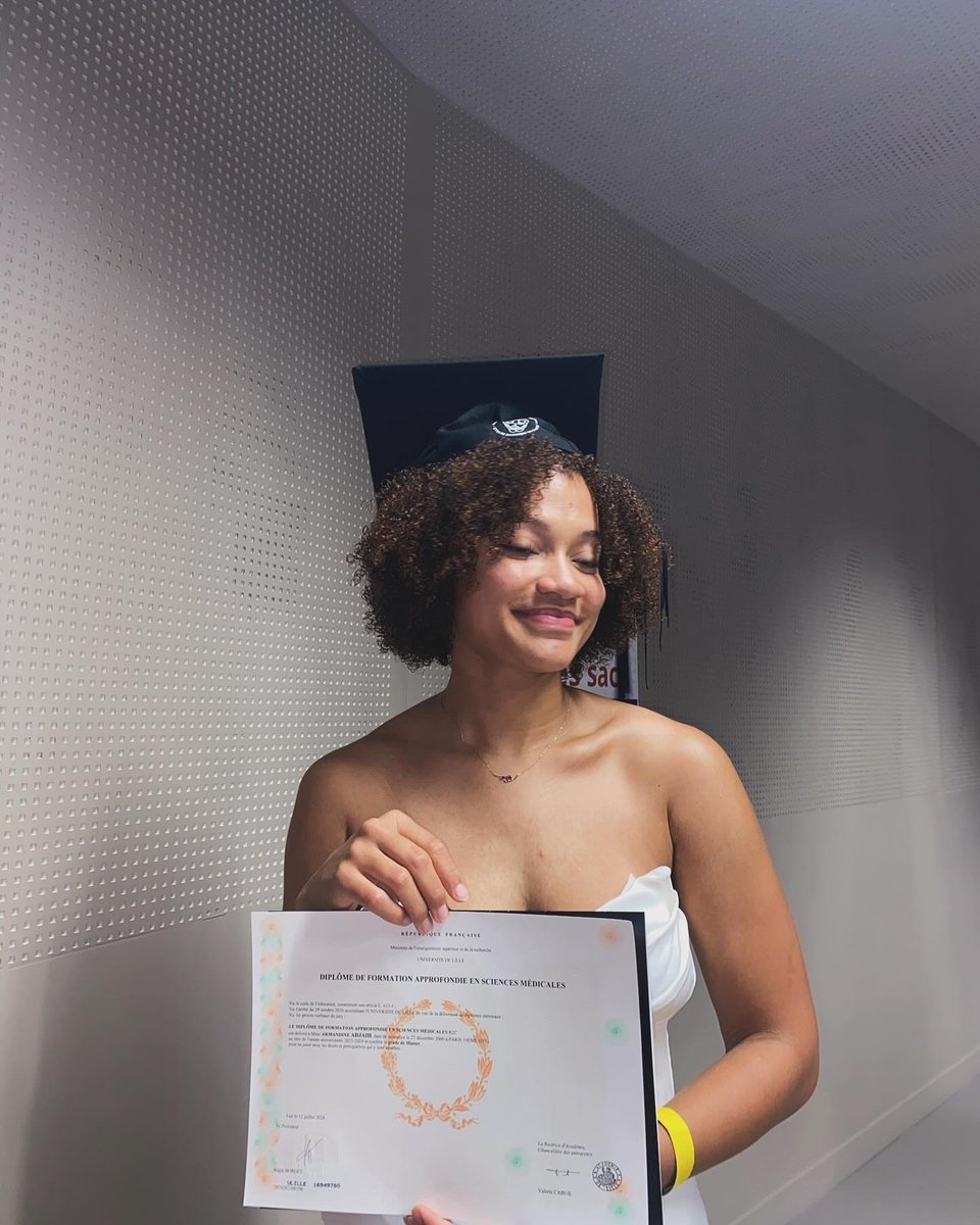 monrienike's tweet photo. Pédiatre t’as vu 🐣👩🏽‍🎓 https://t.co/nCUfVqIHUM