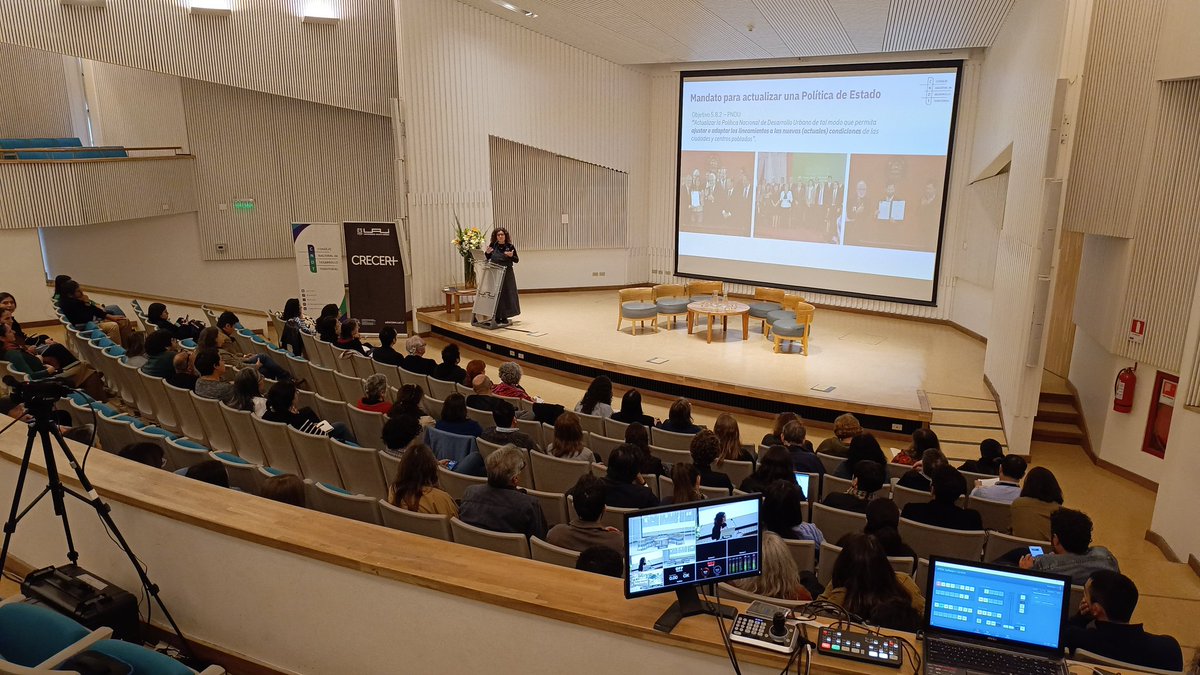 En la <a href="/UAI_VINA/">UAI - Viña del Mar</a> y con la participación de la Subsecretaria <a href="/patrimonio_cl/">Patrimonio_cl</a> <a href="/caroperezdattar/">Carolina Pérez Dattari</a> realizamos la 2° sesión del ciclo de los  conversatorios con las universidades "Actualizando Debate" con foco en patrimonio, identidad y territorio. Muchas gracias a los/as asistentes 👏🏼