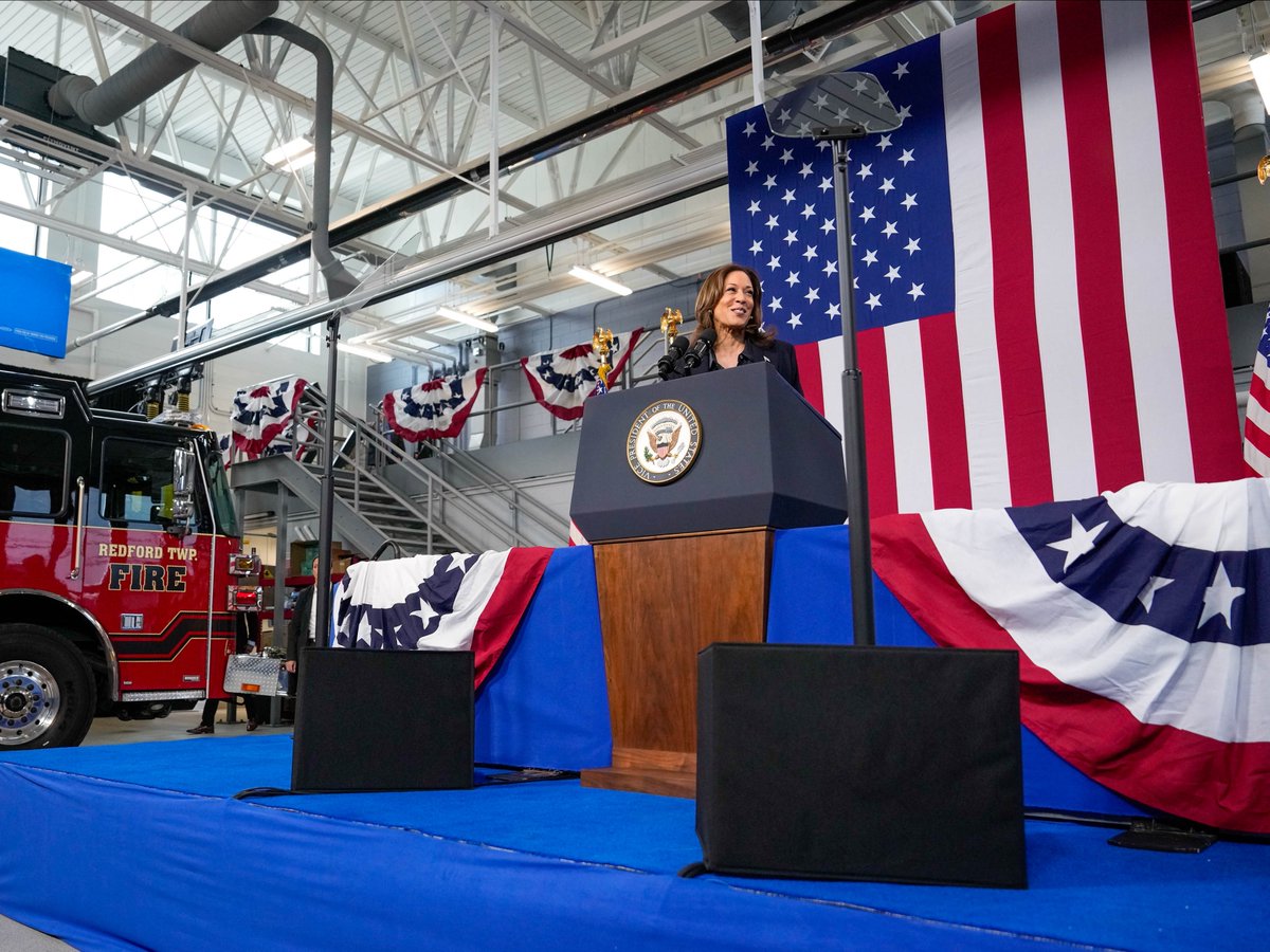 Kamala Harris tweet media