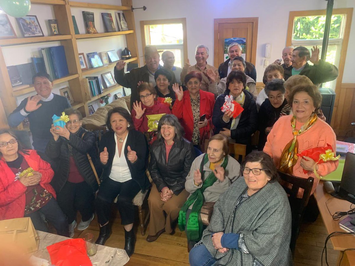 Linda jornada vivimos hoy en Coyhaique celebrando el #MesdelasPersonasMayores👵🏽👴🏽. Cuántas historias y recuerdos que compartimos con mucha alegría. <a href="/SergioBecerraXI/">Sergio Becerra Mera</a> <a href="/SenadoresUDI/">Senadores UDI</a> <a href="/AlejandraAysen/">alejandra valdebenito</a> <a href="/AndreaPonceOliv/">Andrea Ponce</a> <a href="/patricioUlloaG/">Patricio Ulloa G.</a> <a href="/7_omunoz/">Omar M. Sierra 🇨🇱</a> <a href="/marcelosantanav/">Marcelo Santana, Gobernador de Aysén</a>