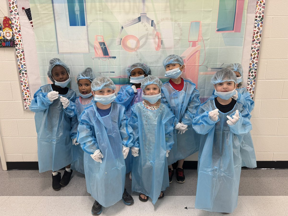 Making 🧠 models with future surgeons! #ilovemyjob #setthestagetoengage <a href="/eastlake_hcs/">East Lake Elementary</a>