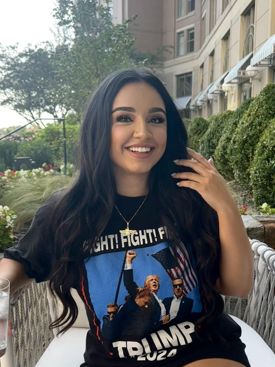 sarahraviani's tweet photo. Yes! #TrumpVance2024 🇺🇸 https://t.co/Xh4A8B0UHR