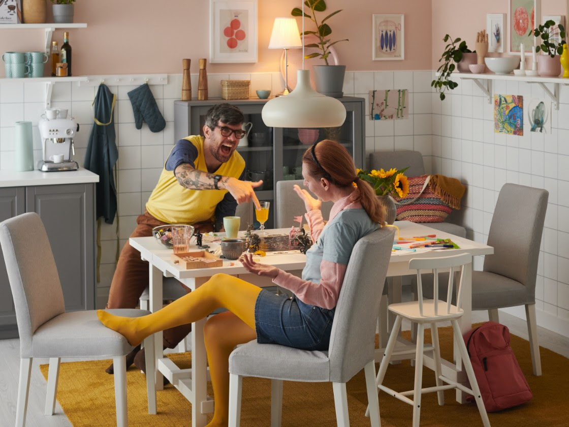 #FakeBoardgameAlert
In play: toy figurines, colouring pens, map, tray of wooden tokens, bowl of liquorice all-sorts, insufferable man.
Source: IKEA email