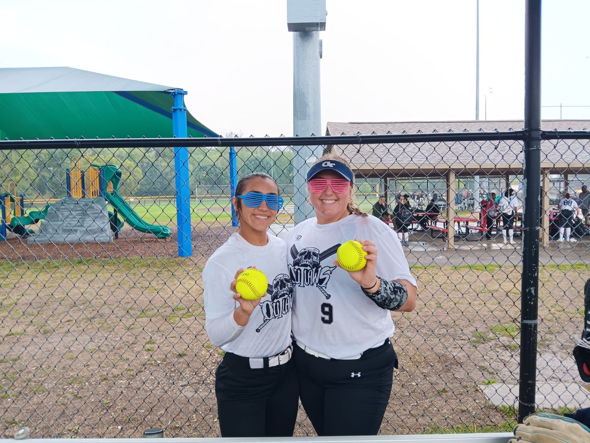 3-0 last weekend!  First bombs of the year go to <a href="/sydwatts_/">Sydnie Watts</a> and <a href="/ciaracamacho06/">Ciara Camacho</a> Can't wait to get started tomorrow!!!