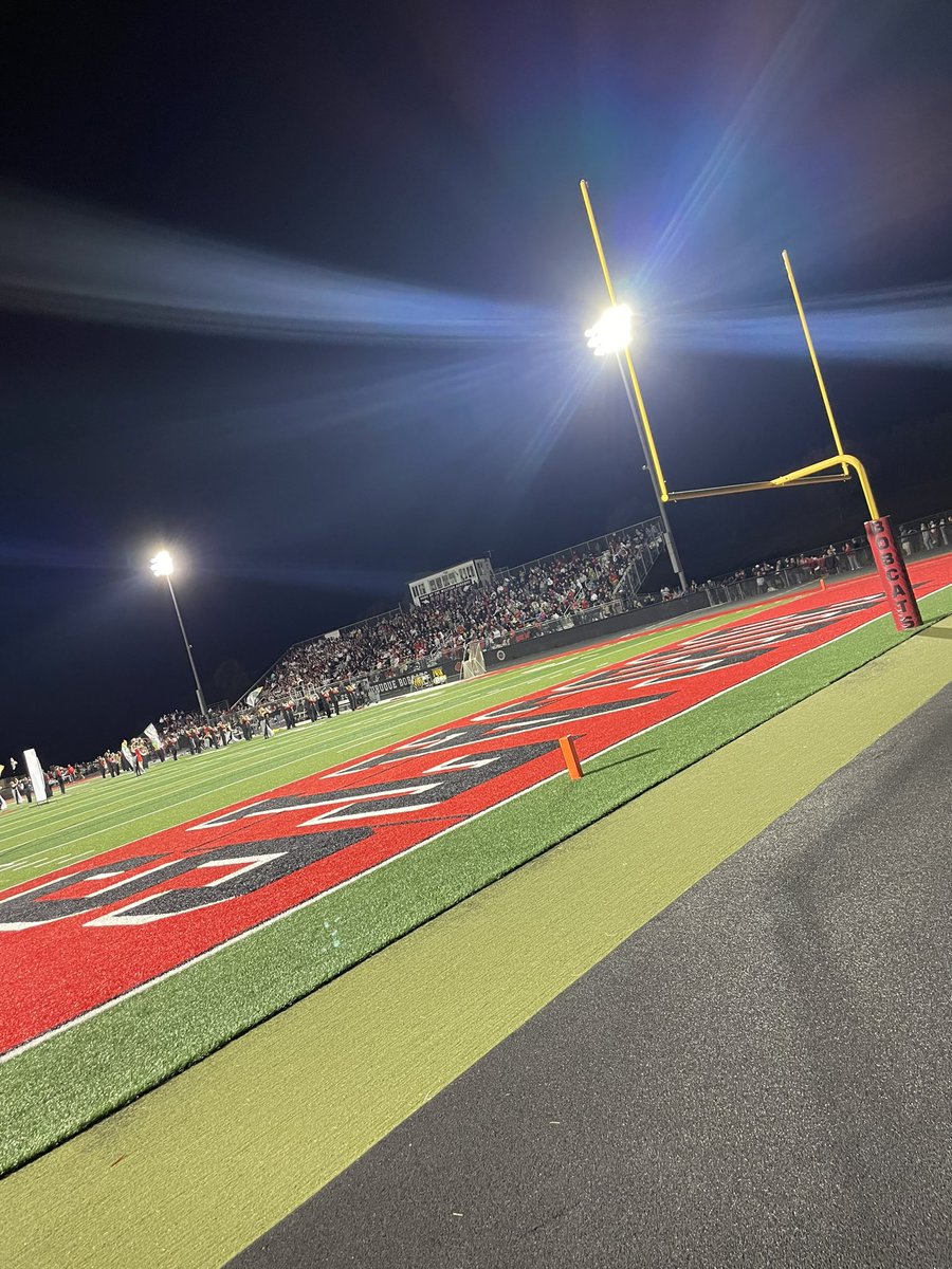 Coachgreen02's tweet image. Another beautiful night for @DubuqueFootball to support @WesternDubuque &amp;amp; @MarionWolvesFB !
