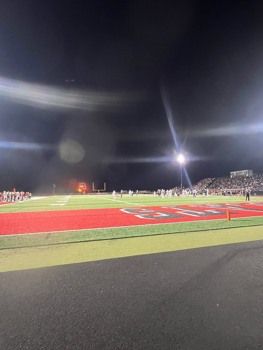 CoachEdwardsJ's tweet image. Great game here between @MarionWolvesFB and @football_wd 

Also great seeing former Spartan @coachpenner lead the charge for Western Dubuque.

#DAT // #SHIELD