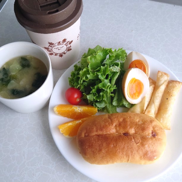 土曜の幸せ朝ごパン
サンエトワール『はちみつバター』🍯🧈
はちみつダバダバ入ってんの♡