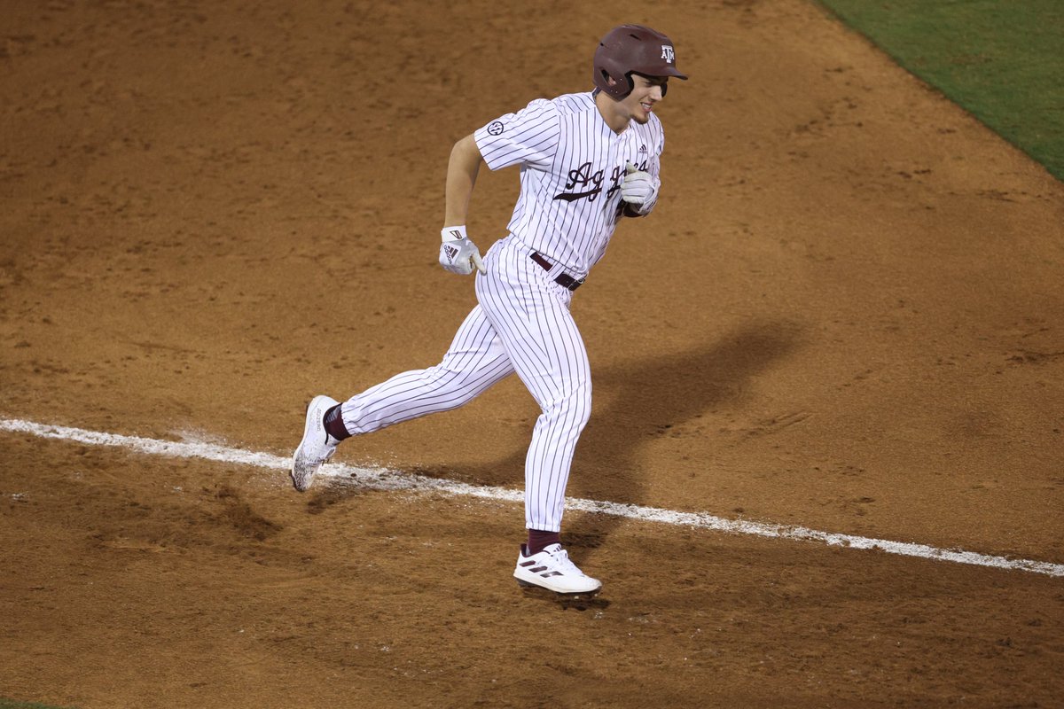 AggieBaseball's tweet image. A pair of freshmen homers up our lead to 16-1 in the eighth!

#GigEm