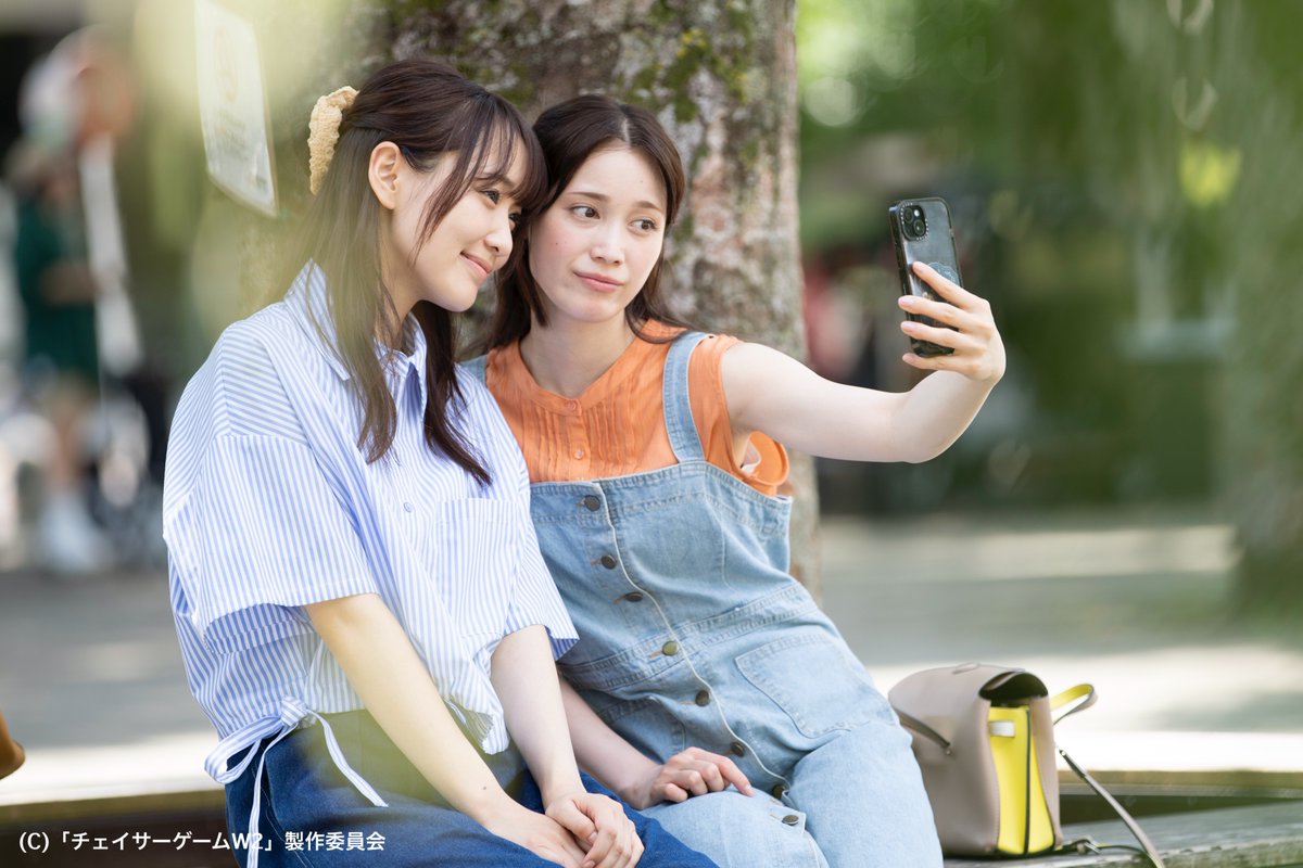 ChaserGame_tx's tweet photo. #チェイサーゲームW2 美しき天女たち🪽

#菅井友香 さん(春本樹役)＆ 
#中村ゆりか さん(林冬雨役)のオフショット🌸❄️

#TVer のランキングも好調のようです❣️
たくさんご覧いただきありがとうございます🙇‍♀️ 
第1話〜最新話を見逃し配信中📺
☞ https://t.co/ZLWWbWG4eO

#ChaserGameW2 #テレ東 https://t.co/4RWMjhoTLb