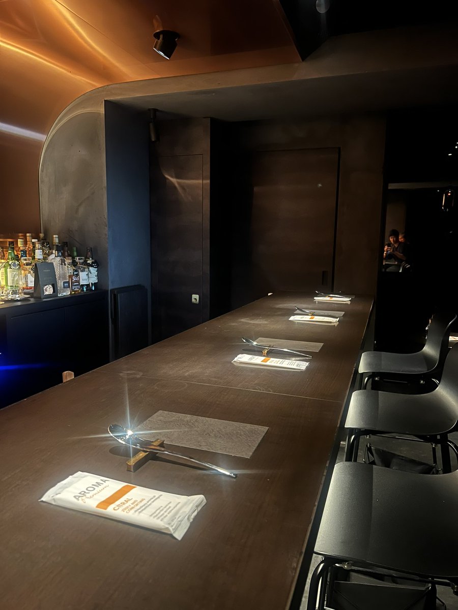 Noneis_flawless's tweet photo. 会員制、住所非公開のパフェバー🍸 https://t.co/HJC0lEf5zq