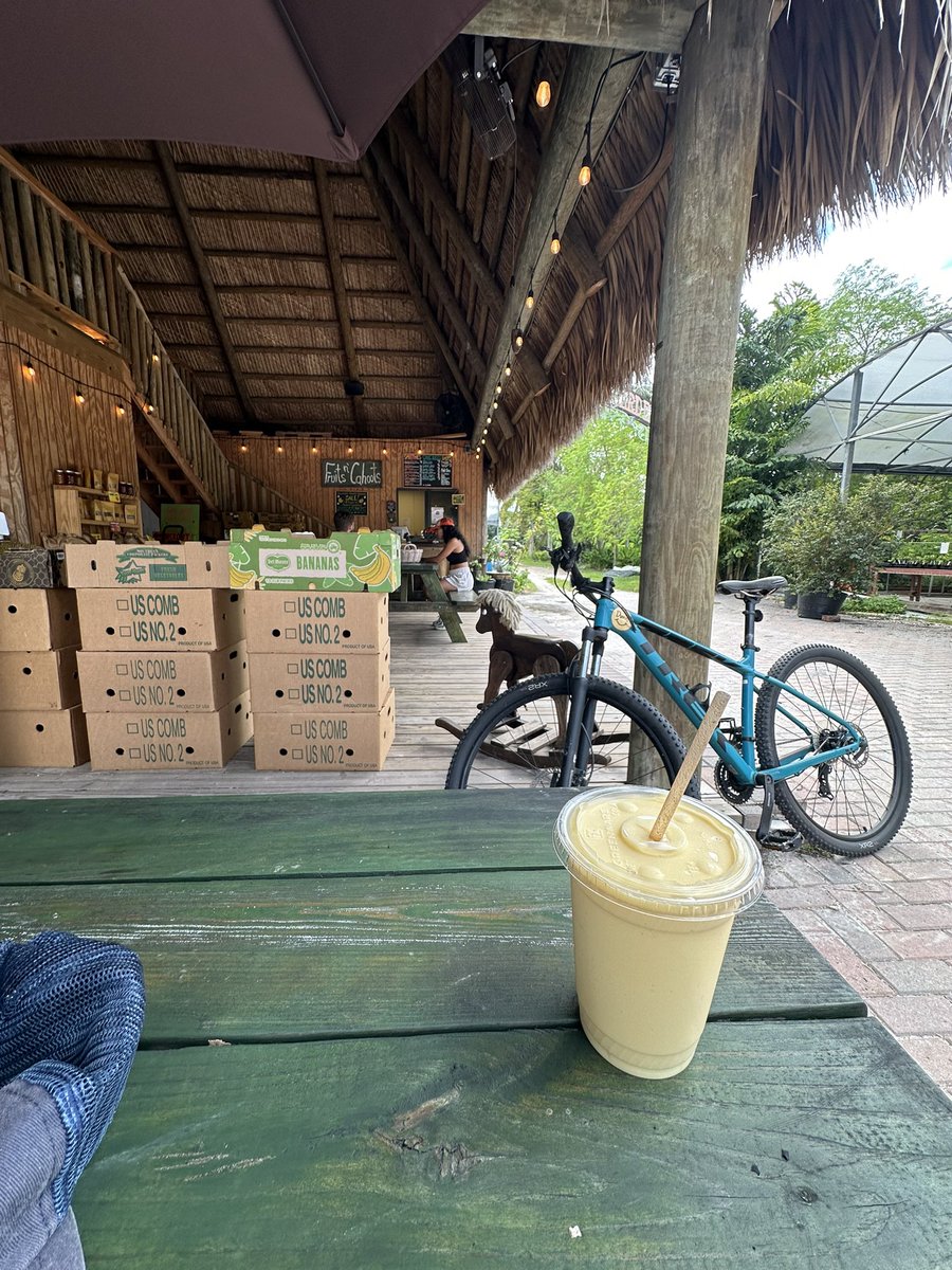 MigzELbear's tweet photo. Wild Friday 🚴‍♂️ https://t.co/AGmLK16PGS