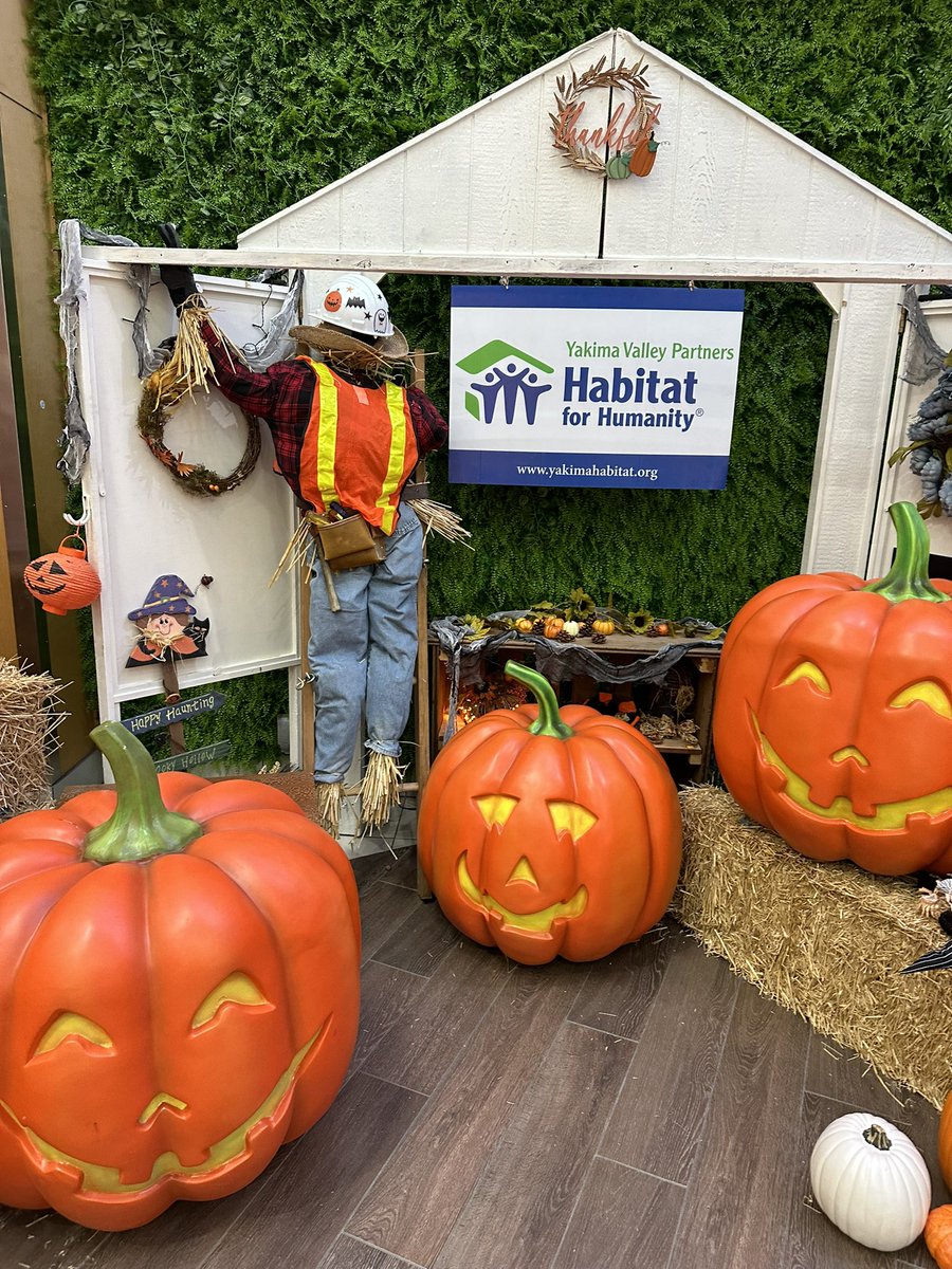UnionGapWA's tweet photo. Scarecrows popping up everywhere for Union Gap’s Scarecrow Scavenger Hunt! #hauntedoctober https://t.co/NUVeNjSPvx