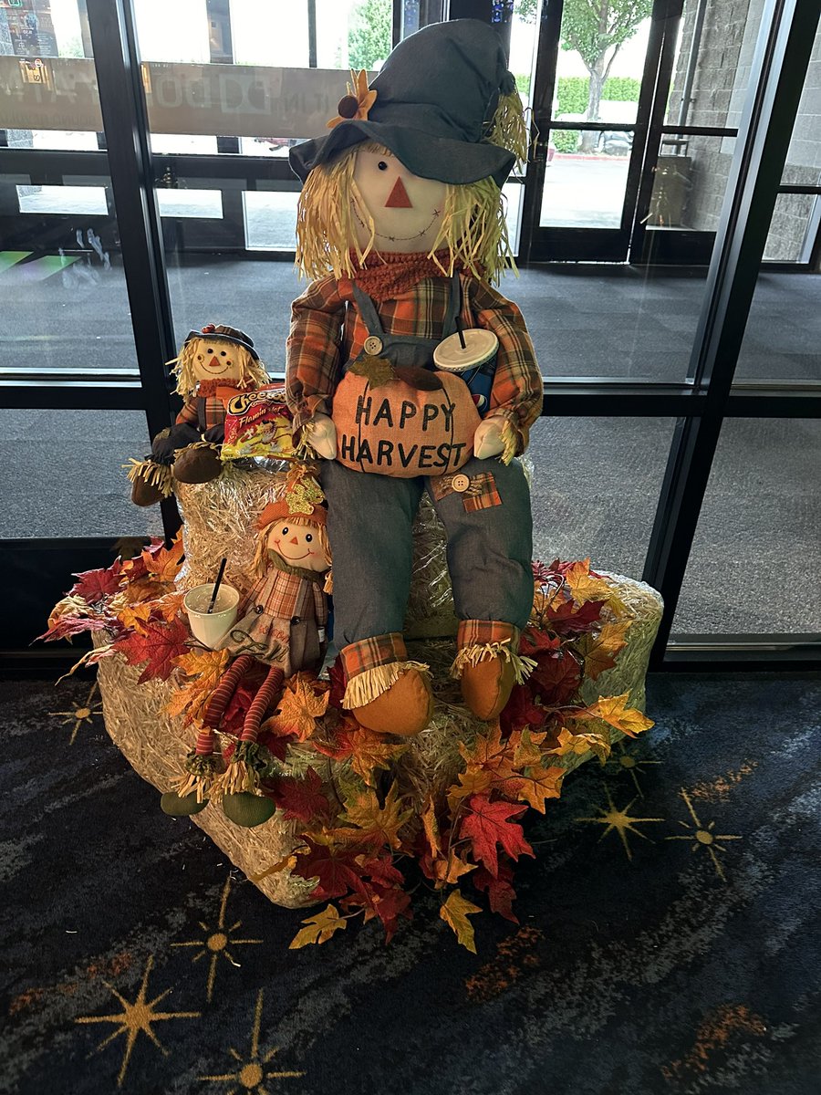 UnionGapWA's tweet photo. Scarecrows popping up everywhere for Union Gap’s Scarecrow Scavenger Hunt! #hauntedoctober https://t.co/NUVeNjSPvx