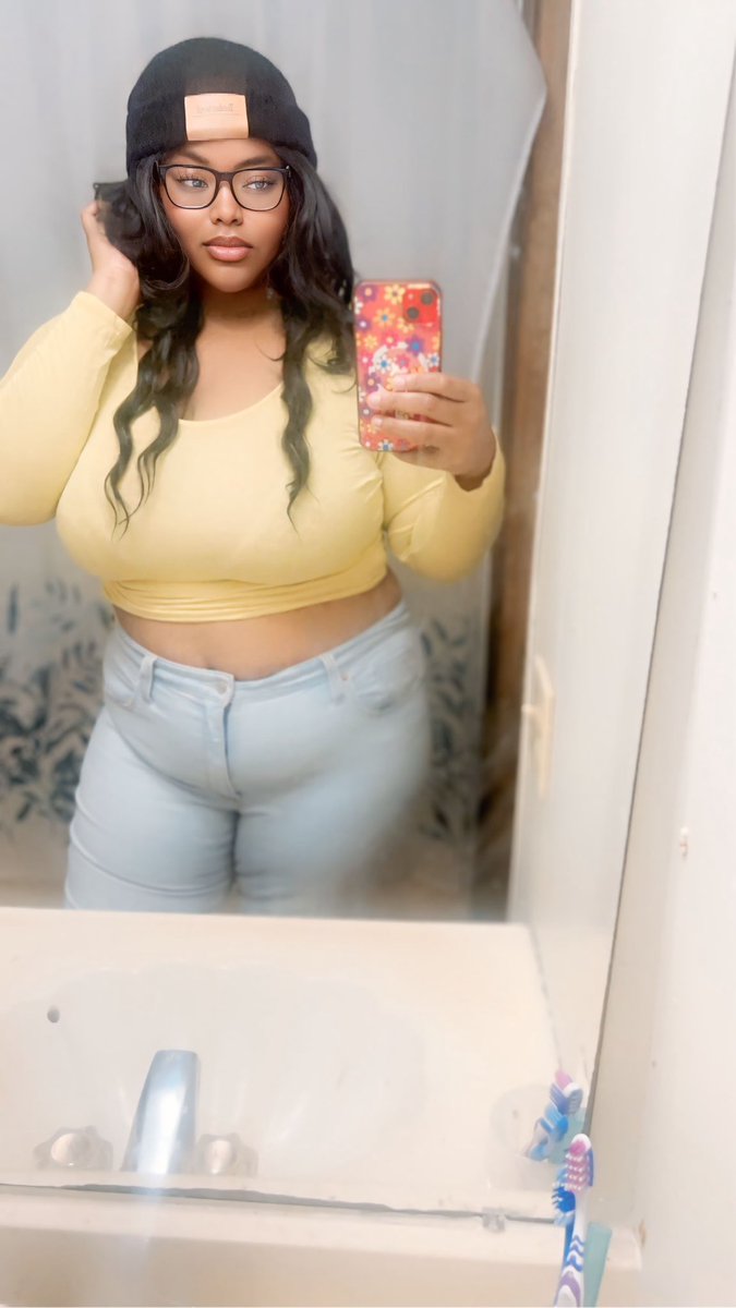Ladebra_2011's tweet photo. Pretty in Yellow 🧘‍♀️ https://t.co/Ir7hFJKa5v