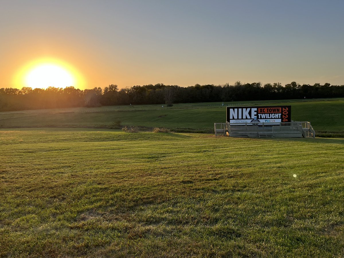 ecxcountry's tweet photo. Varsity girls will be in action tomorrow evening in Terre Haute at the Nike Twilight. They will run in the championship race at 9:30 pm. This is a monster race with 570 girls including 33 Indiana teams and 22 out of state. 

Some of the top individuals and teams in the country will be running including 15 of the top 20 teams in Indiana !

Bradyn Hatton will also be running in the boys open race at 7:30 pm.

Results can be found at 
https://t.co/wZ6KCkFzNA
