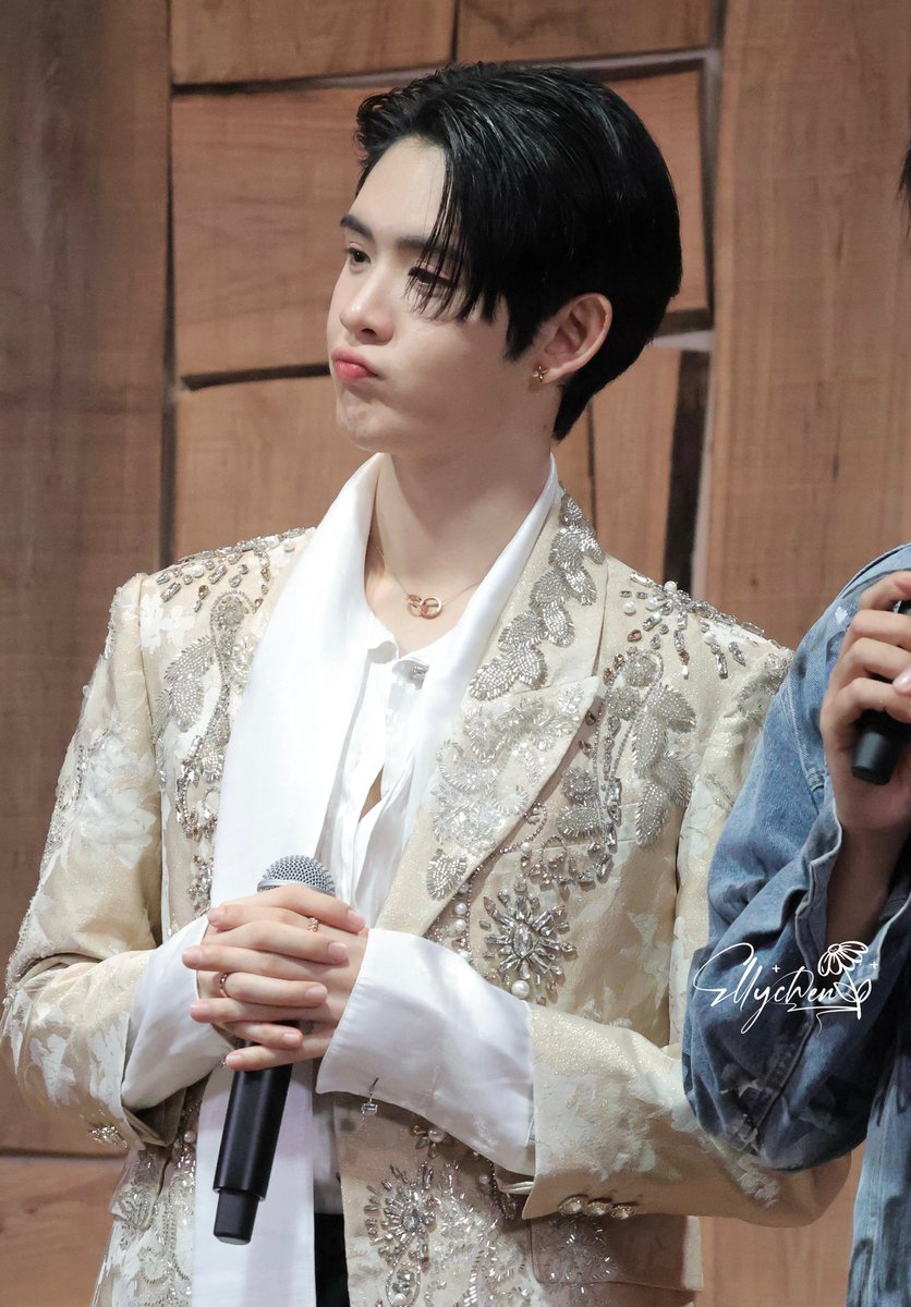 梦想是不会发光的，发光的是追梦的你！Dreams do not shine, it is you who are chasing your dreams are shine.
Love U.🤍🌼<a href="/Jamessu_w/">JS</a> 

#OurLoveForJamesSu 
#JamesSu