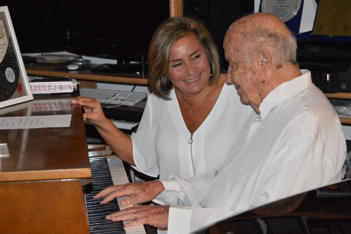 «Κι εσύ δεν θα’σαι πλαι μου Αστέρι της Ζωής μου……» ….θά εισαι πάντα μέσα μου και θα με προστατεύεις μέχρι να ανταμώσουμε και παλι Ψυχή μου.  Το κοινό ταξίδι ΖΩΗΣ έφτασε στο τέλος του μέχρι να ανταμώσουμε.Ευγνώμων για όλα…. Σε ευχαριστώ για όλα…. Σε λατρεύω για πάντα…..