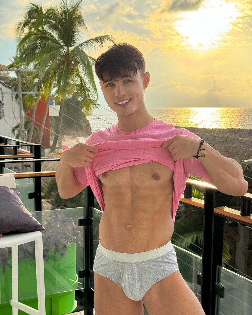 Denis_Dilon's tweet photo. Let's enjoy golden hour together ♥️ https://t.co/fSAZEzs954