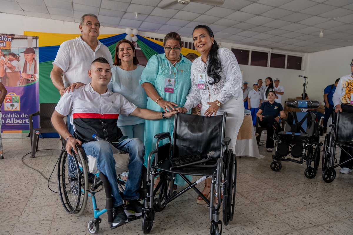 GobdelCesar's tweet photo. En el lanzamiento de este programa, con el que llevaremos alegría a toda la población adulta mayor de los 25 municipios, también entregamos ayudas técnicas a la población en condición de discapacidad.

La entrega fue liderada por la gestora departamental, Yolanda Dávila. https://t.co/L0Ysstnmwi