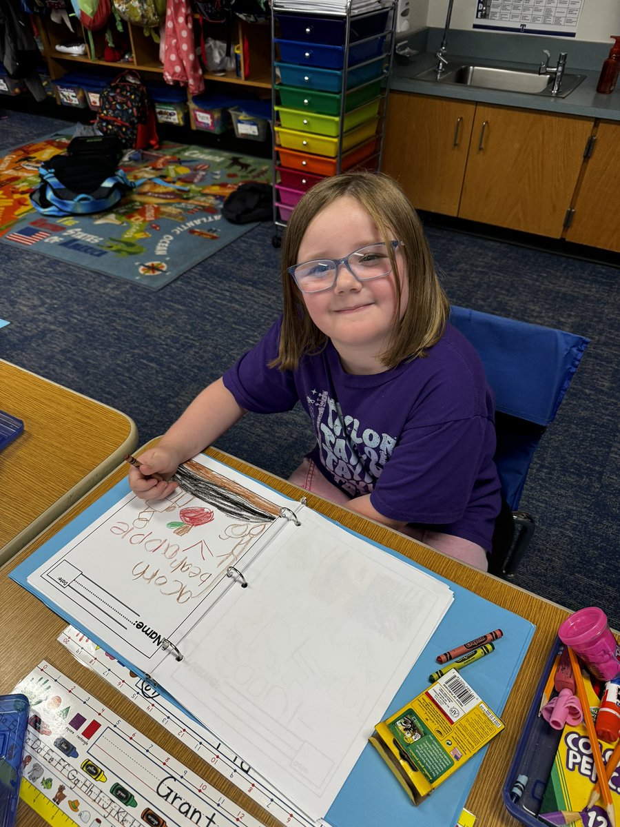TrinityEastElem's tweet photo. Miss Dunn’s kindergarten class was hard at work labeling their drawings during writer’s workshop today! Great job! @TrinityAreaSD @TRINITY_MLUCAS https://t.co/RAQZIHEWgd