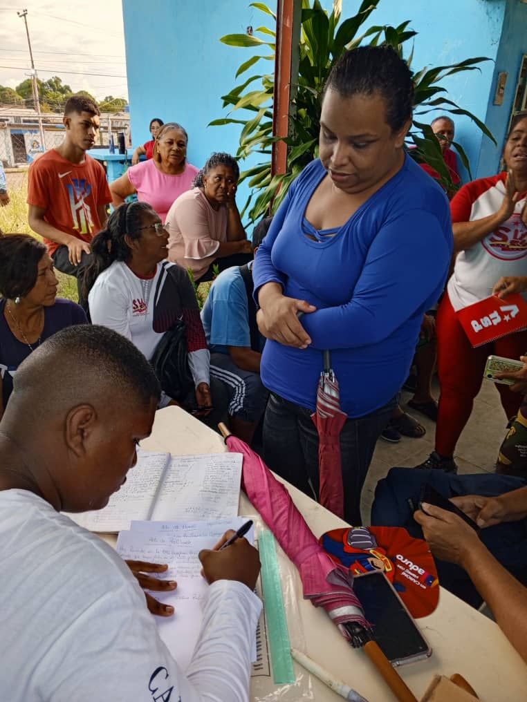 Excelente asamblea se llevó a cabo en la base de Misión Guayana Bicentenaria para Elegir al nuevo Responsanble Político de Dicha BMS. 

<a href="/OviedoPSUV/">Tito Oviedo</a> 
<a href="/MSV_CaroniOfic/">MOVIMIENTO SOMOS VENEZUELA CARONI</a>