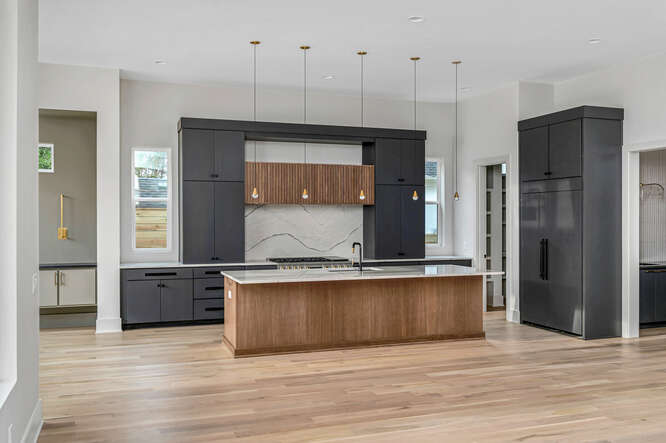 ParosGroupllc's tweet image. Whipping up a gourmet meal in your dream kitchen? Yes, please! Style and function combine to make the space everything you need and want. What's on your dream kitchen wishlist? 

#dreamkitchen #nashvillebuilder #ferguson #dreamhome #housegoals #moderndesign #kitchengoals