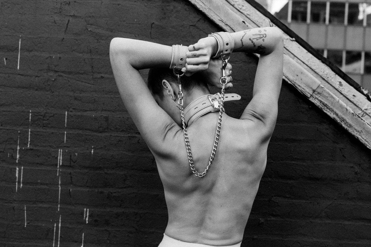 VPLeather's tweet photo. Show your strength. 💪 #BDSMCommunity #Bondage #KinkCommunity #CommandTheMoment #Leather https://t.co/Eo5ozI6efr