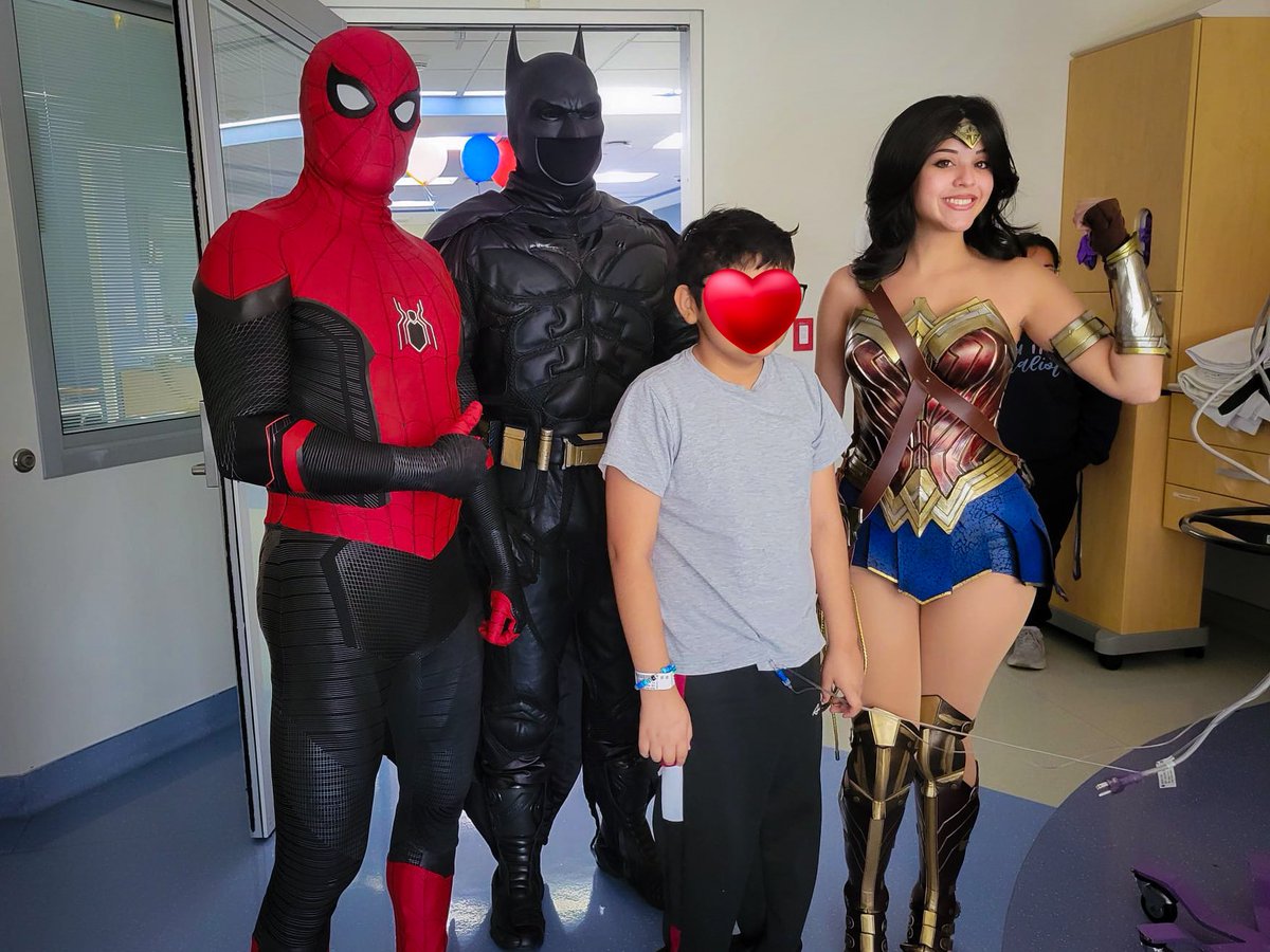 SnarkyJCosplay's tweet photo. Smiles did indeed happen! ❤️ faces blurred for patient privacy. https://t.co/TVIOP3xGH2