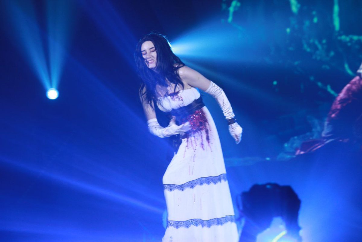 We did a cosplay skit on my fave Jennifer's Body and it was so much fun!
Me as  Needy
<a href="/pavlin_j/">Павлинка</a> as Jennifer
#cosplay #spookymonth #jennifersbody