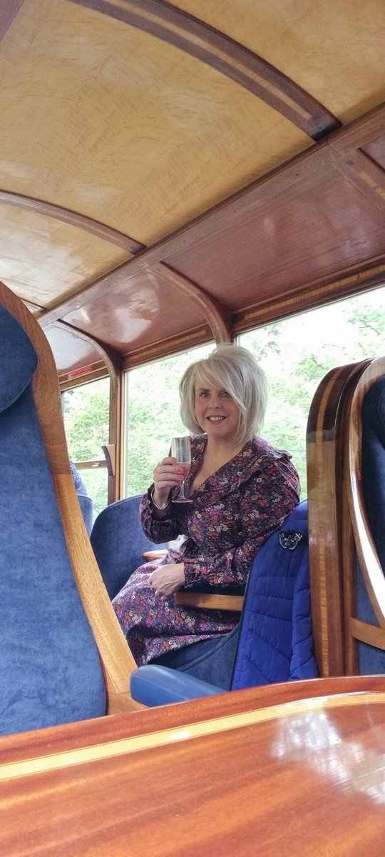 Samanthawinnet1's tweet photo. Very last minute but what a way to travel .... 1st class al the way  🥰🚂🎉  @festrail #bygonesweekend #festrail #narrowguage @Gr8LittleTrains #trainspotting @NWalesSocial @northwalesmag @WalesGuides https://t.co/mT8XNiEpN3