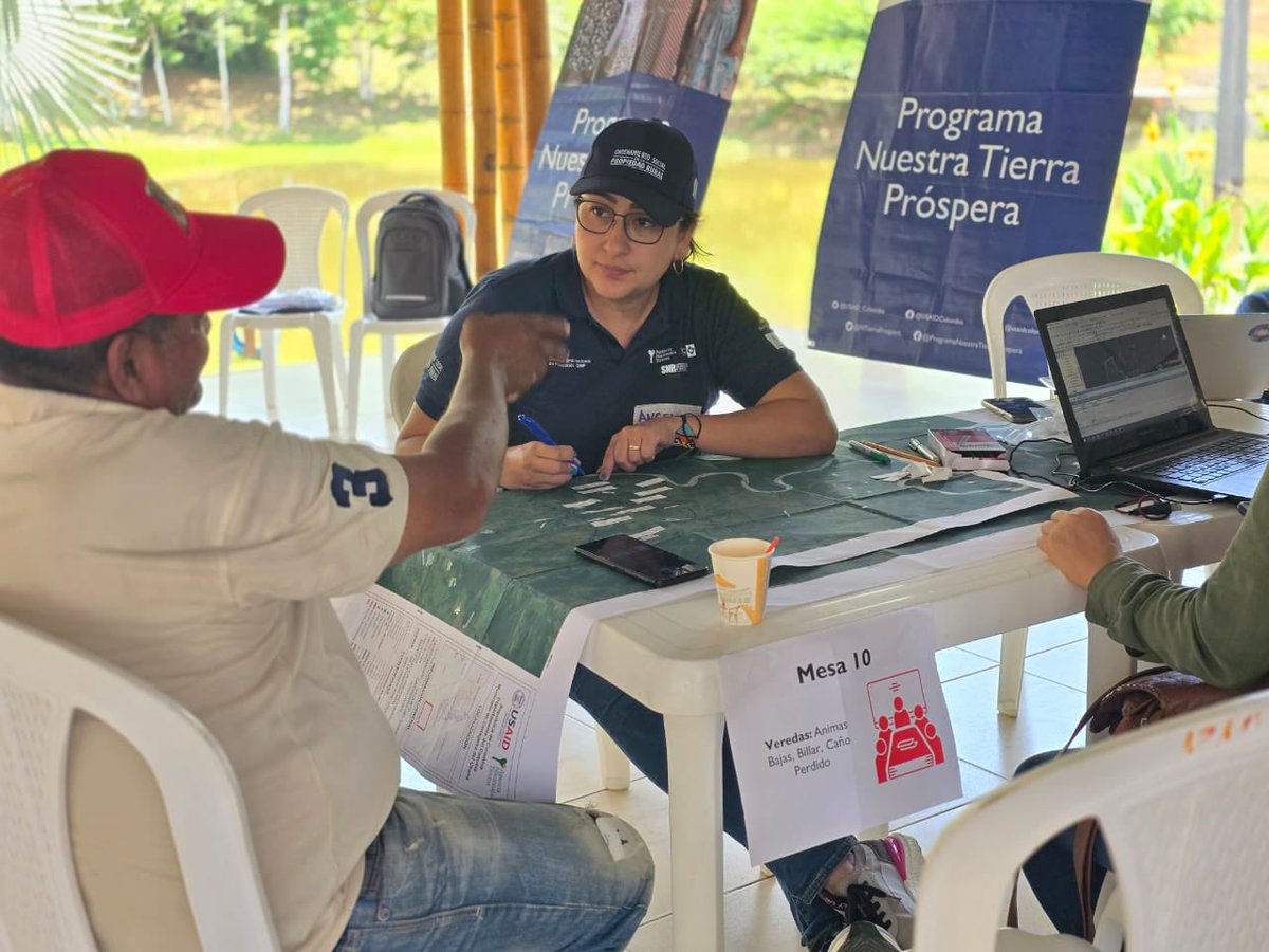 NTierraProspera's tweet photo. En el marco del apoyo brindado a la @AgenciaTierras realizamos el primer ejercicio de cartografía social en Cartagena del Chairá, Caquetá, con el fin de avanzar en el proceso de formalización de predios rurales e iniciar el realacionamiento con la comunidad. 👩🏽‍🌾👨🏽‍🌾 https://t.co/c2dcplUO7E